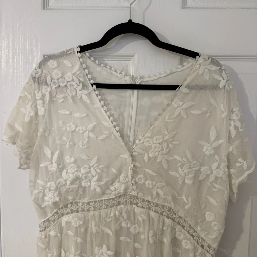 Elegant White Lace Maxi Dress - Picture 7 of 7